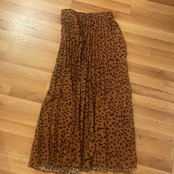 Dresses & Skirts - Cheetah maxi skirt